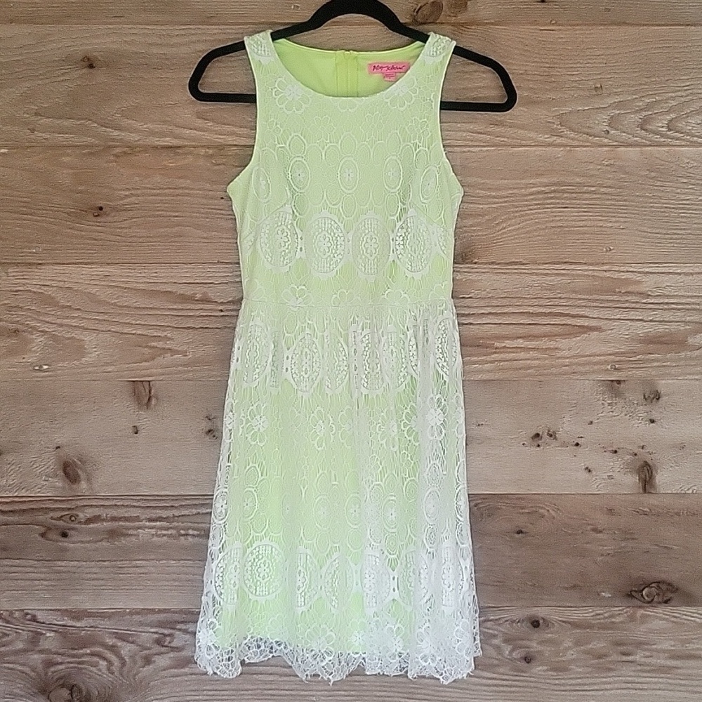 Betsey Johnson Size 2 Lime Green Sleeveless Dress with Lace Overlay